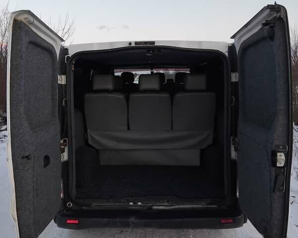 Белый Опель Виваро, объемом двигателя 1.9 л и пробегом 341 тыс. км за 7350 $, фото 4 на Automoto.ua