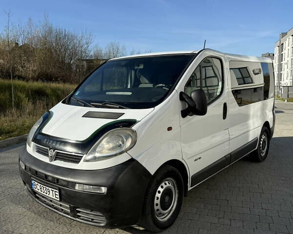 Белый Опель Виваро, объемом двигателя 1.9 л и пробегом 415 тыс. км за 5999 $, фото 1 на Automoto.ua