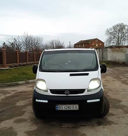 Білий Опель Віваро, об'ємом двигуна 1.9 л та пробігом 450 тис. км за 7200 $, фото 1 на Automoto.ua