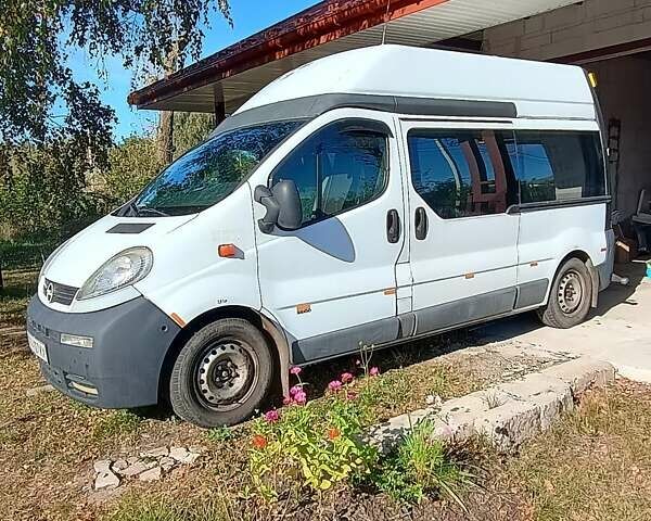 Белый Опель Виваро, объемом двигателя 2.5 л и пробегом 252 тыс. км за 7500 $, фото 2 на Automoto.ua