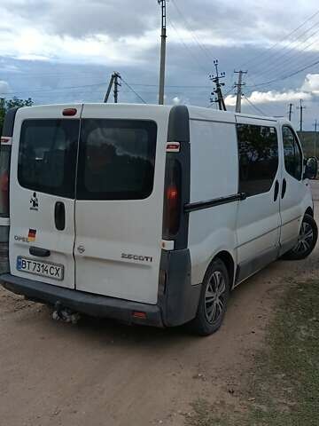 Белый Опель Виваро, объемом двигателя 2.46 л и пробегом 317 тыс. км за 7700 $, фото 2 на Automoto.ua