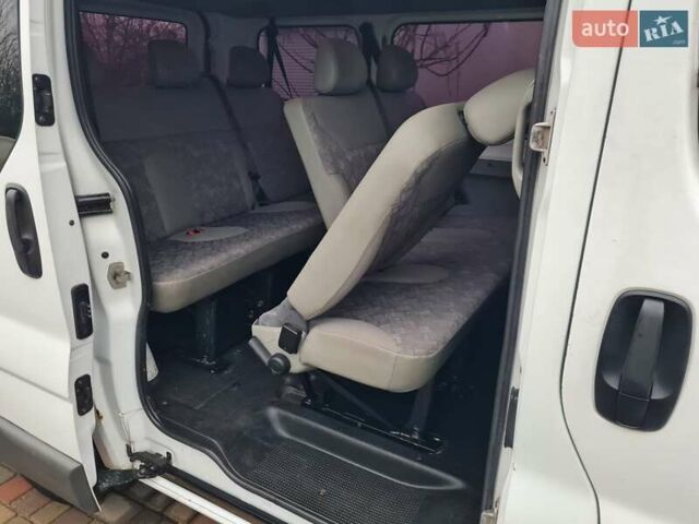 Белый Опель Виваро, объемом двигателя 1.9 л и пробегом 402 тыс. км за 7100 $, фото 3 на Automoto.ua