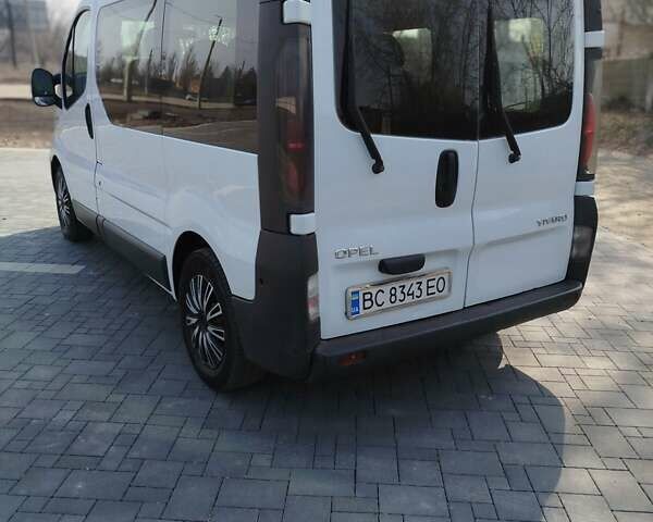 Белый Опель Виваро, объемом двигателя 1.9 л и пробегом 315 тыс. км за 7500 $, фото 4 на Automoto.ua