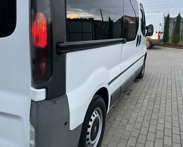 Білий Опель Віваро, об'ємом двигуна 1.9 л та пробігом 245 тис. км за 8800 $, фото 8 на Automoto.ua