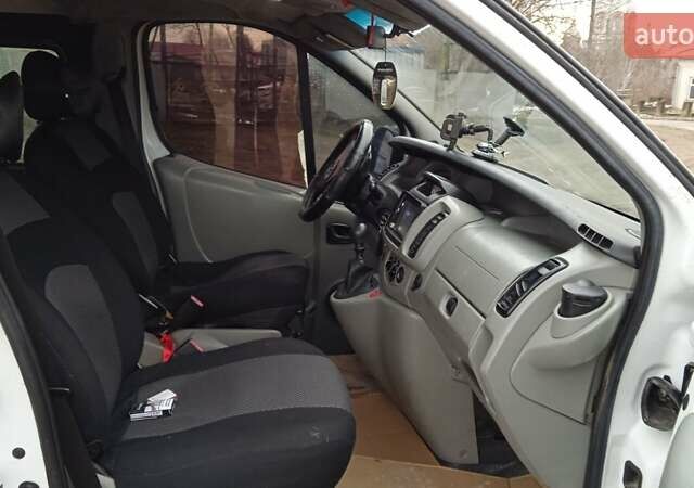 Білий Опель Віваро, об'ємом двигуна 1.9 л та пробігом 450 тис. км за 7200 $, фото 9 на Automoto.ua