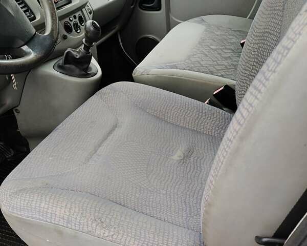 Белый Опель Виваро, объемом двигателя 1.87 л и пробегом 280 тыс. км за 6000 $, фото 9 на Automoto.ua