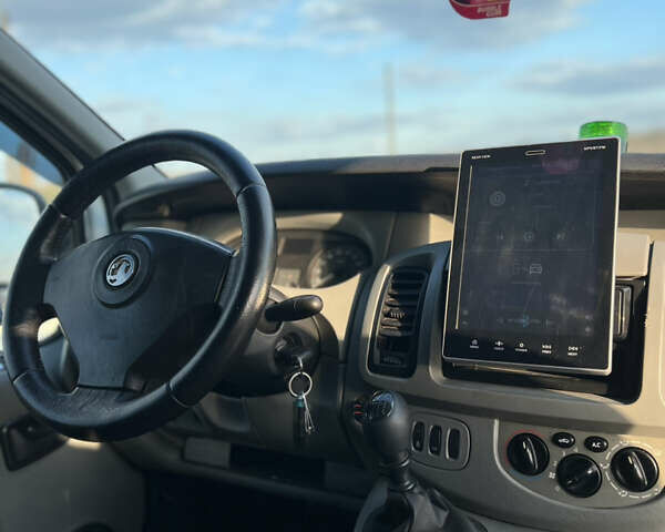 Белый Опель Виваро, объемом двигателя 1.87 л и пробегом 270 тыс. км за 7500 $, фото 10 на Automoto.ua