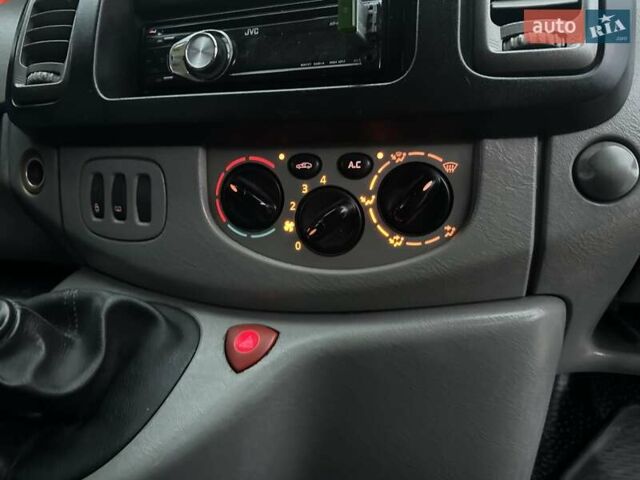 Білий Опель Віваро, об'ємом двигуна 1.9 л та пробігом 245 тис. км за 8800 $, фото 24 на Automoto.ua