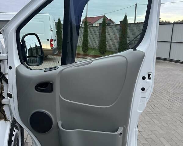Білий Опель Віваро, об'ємом двигуна 1.9 л та пробігом 245 тис. км за 8800 $, фото 18 на Automoto.ua