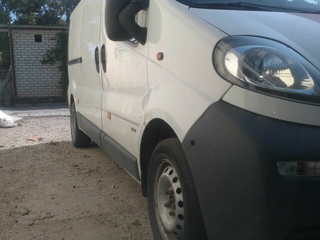 Белый Опель Виваро, объемом двигателя 1.9 л и пробегом 320 тыс. км за 5700 $, фото 3 на Automoto.ua