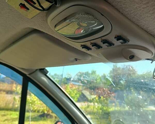 Белый Опель Виваро, объемом двигателя 2.5 л и пробегом 252 тыс. км за 7500 $, фото 7 на Automoto.ua