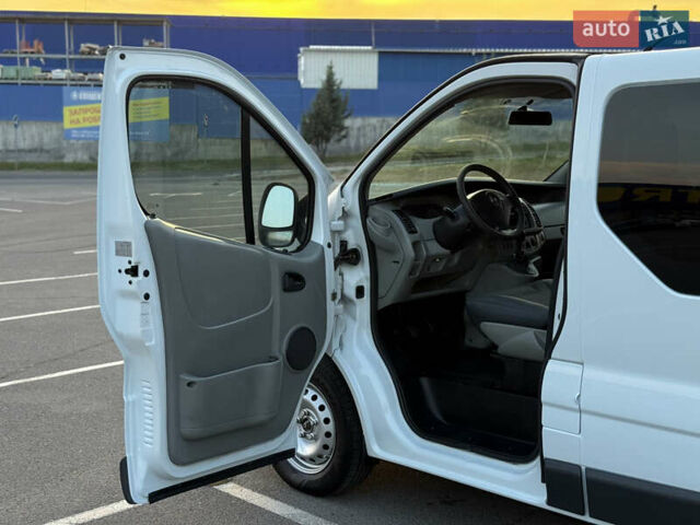 Білий Опель Віваро, об'ємом двигуна 1.9 л та пробігом 340 тис. км за 7800 $, фото 7 на Automoto.ua
