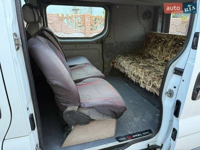 Белый Опель Виваро, объемом двигателя 1.87 л и пробегом 374 тыс. км за 7900 $, фото 5 на Automoto.ua