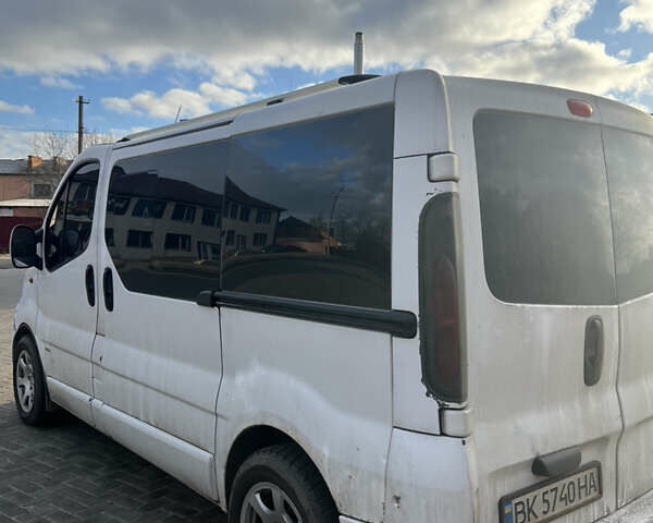 Белый Опель Виваро, объемом двигателя 1.9 л и пробегом 335 тыс. км за 6000 $, фото 2 на Automoto.ua