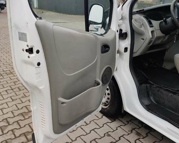 Белый Опель Виваро, объемом двигателя 1.87 л и пробегом 280 тыс. км за 6000 $, фото 11 на Automoto.ua