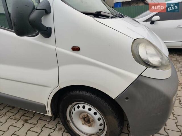 Белый Опель Виваро, объемом двигателя 1.87 л и пробегом 280 тыс. км за 6000 $, фото 4 на Automoto.ua