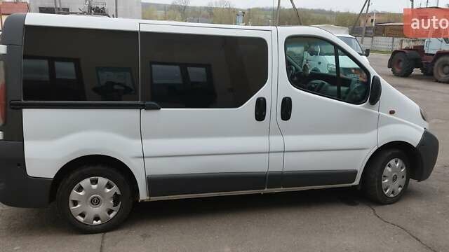 Белый Опель Виваро, объемом двигателя 1.9 л и пробегом 270 тыс. км за 8000 $, фото 8 на Automoto.ua