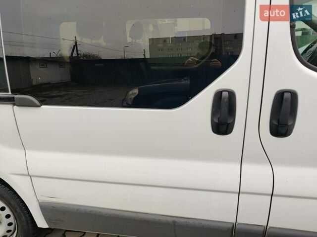 Белый Опель Виваро, объемом двигателя 1.87 л и пробегом 280 тыс. км за 6000 $, фото 2 на Automoto.ua