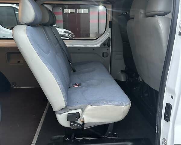 Білий Опель Віваро, об'ємом двигуна 1.9 л та пробігом 245 тис. км за 8800 $, фото 26 на Automoto.ua