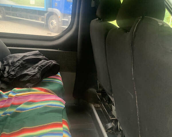 Білий Опель Віваро, об'ємом двигуна 1.9 л та пробігом 412 тис. км за 6800 $, фото 22 на Automoto.ua
