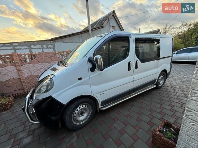 Белый Опель Виваро, объемом двигателя 1.87 л и пробегом 374 тыс. км за 7900 $, фото 2 на Automoto.ua