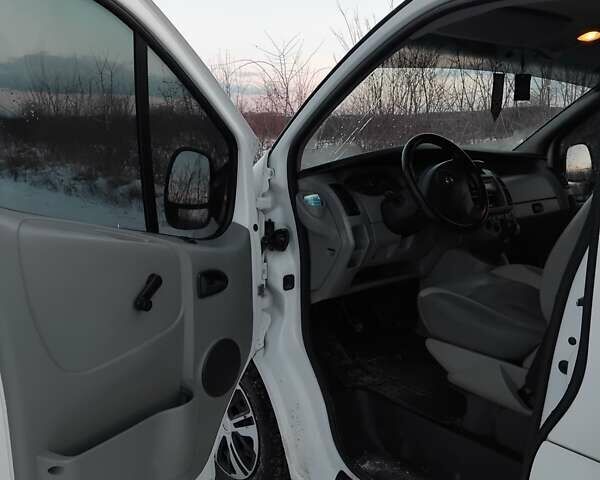 Белый Опель Виваро, объемом двигателя 1.9 л и пробегом 341 тыс. км за 7350 $, фото 9 на Automoto.ua