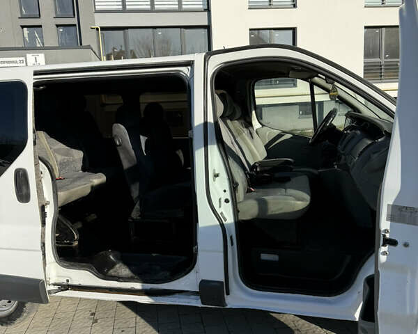 Белый Опель Виваро, объемом двигателя 1.9 л и пробегом 415 тыс. км за 5999 $, фото 11 на Automoto.ua