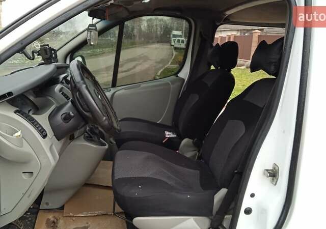 Білий Опель Віваро, об'ємом двигуна 1.9 л та пробігом 450 тис. км за 7200 $, фото 12 на Automoto.ua