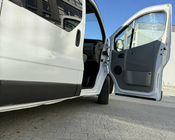 Белый Опель Виваро, объемом двигателя 1.9 л и пробегом 415 тыс. км за 5999 $, фото 17 на Automoto.ua