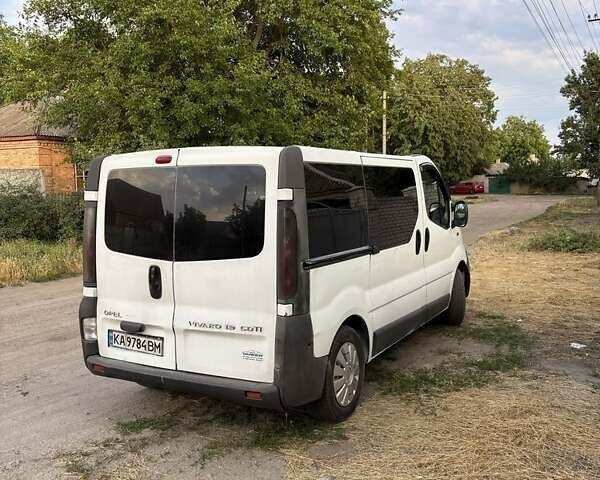 Белый Опель Виваро, объемом двигателя 1.9 л и пробегом 350 тыс. км за 6500 $, фото 1 на Automoto.ua