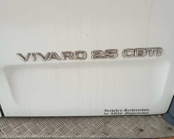 Белый Опель Виваро, объемом двигателя 2.5 л и пробегом 252 тыс. км за 7500 $, фото 12 на Automoto.ua