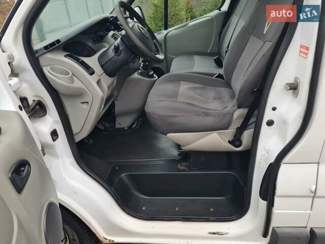 Белый Опель Виваро, объемом двигателя 1.9 л и пробегом 402 тыс. км за 7100 $, фото 6 на Automoto.ua