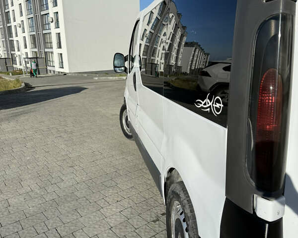 Белый Опель Виваро, объемом двигателя 1.9 л и пробегом 415 тыс. км за 5999 $, фото 8 на Automoto.ua