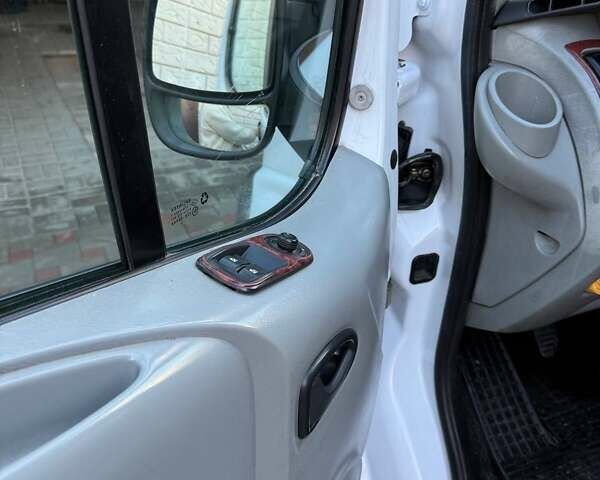 Белый Опель Виваро, объемом двигателя 1.87 л и пробегом 374 тыс. км за 7900 $, фото 8 на Automoto.ua