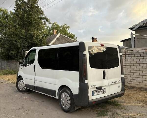 Белый Опель Виваро, объемом двигателя 1.9 л и пробегом 350 тыс. км за 6500 $, фото 2 на Automoto.ua