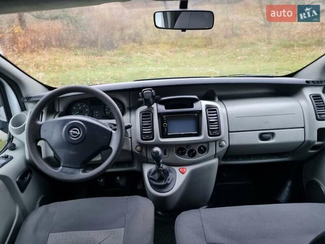 Белый Опель Виваро, объемом двигателя 1.9 л и пробегом 402 тыс. км за 7100 $, фото 2 на Automoto.ua