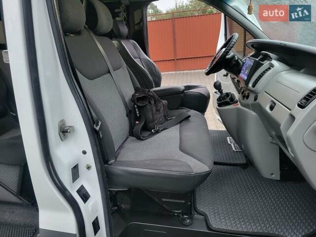 Білий Опель Віваро, об'ємом двигуна 1.9 л та пробігом 243 тис. км за 7800 $, фото 71 на Automoto.ua