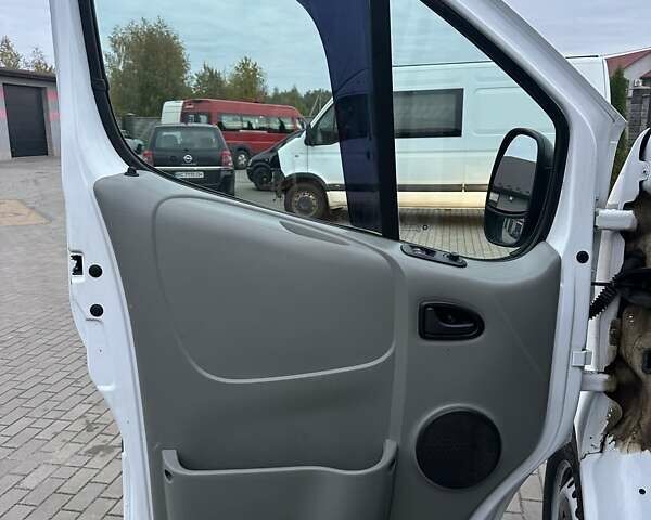Білий Опель Віваро, об'ємом двигуна 1.9 л та пробігом 245 тис. км за 8800 $, фото 12 на Automoto.ua