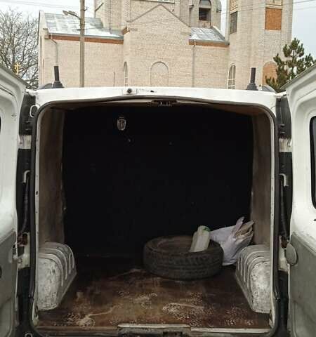 Білий Опель Віваро, об'ємом двигуна 1.9 л та пробігом 450 тис. км за 7200 $, фото 6 на Automoto.ua