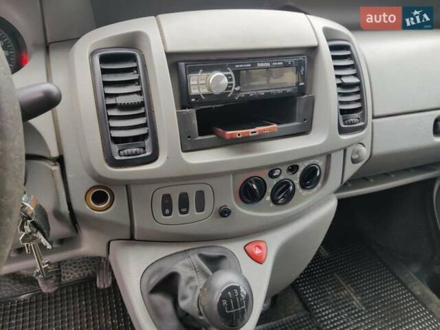 Белый Опель Виваро, объемом двигателя 1.87 л и пробегом 280 тыс. км за 6000 $, фото 7 на Automoto.ua