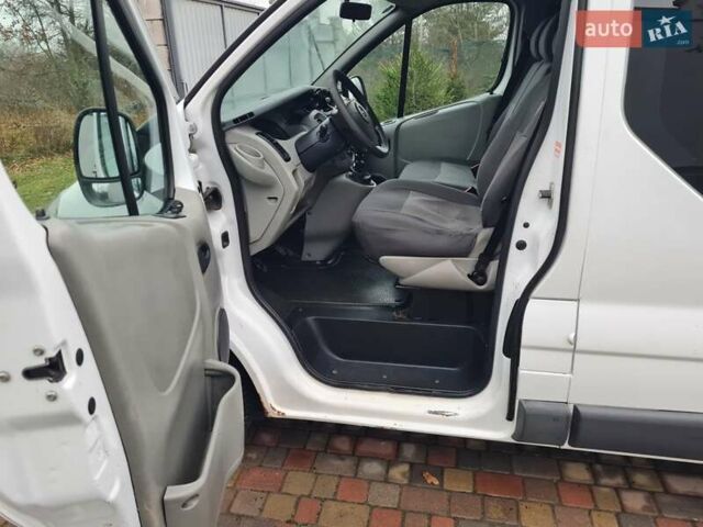 Белый Опель Виваро, объемом двигателя 1.9 л и пробегом 402 тыс. км за 7100 $, фото 9 на Automoto.ua