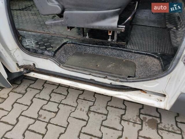 Белый Опель Виваро, объемом двигателя 1.87 л и пробегом 280 тыс. км за 6000 $, фото 26 на Automoto.ua