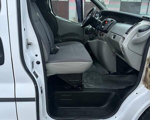 Білий Опель Віваро, об'ємом двигуна 1.9 л та пробігом 245 тис. км за 8800 $, фото 20 на Automoto.ua