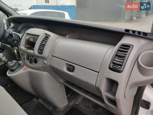 Белый Опель Виваро, объемом двигателя 1.87 л и пробегом 280 тыс. км за 6000 $, фото 17 на Automoto.ua