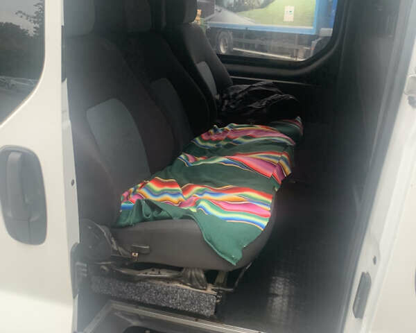Білий Опель Віваро, об'ємом двигуна 1.9 л та пробігом 412 тис. км за 6800 $, фото 37 на Automoto.ua