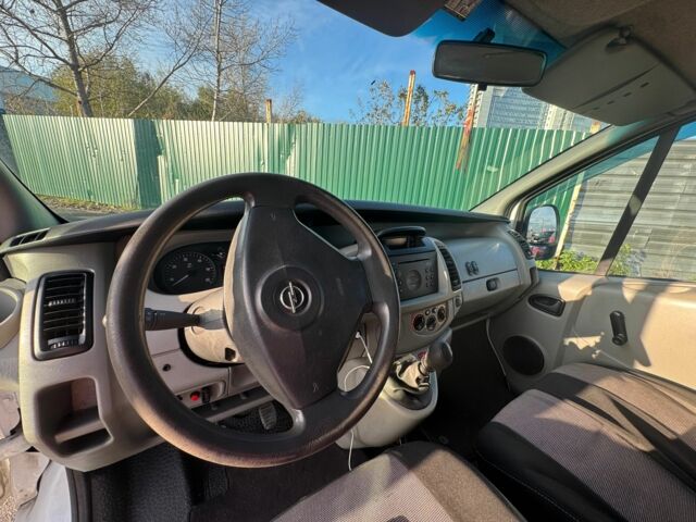 Білий Опель Віваро, об'ємом двигуна 1.9 л та пробігом 533 тис. км за 7000 $, фото 2 на Automoto.ua
