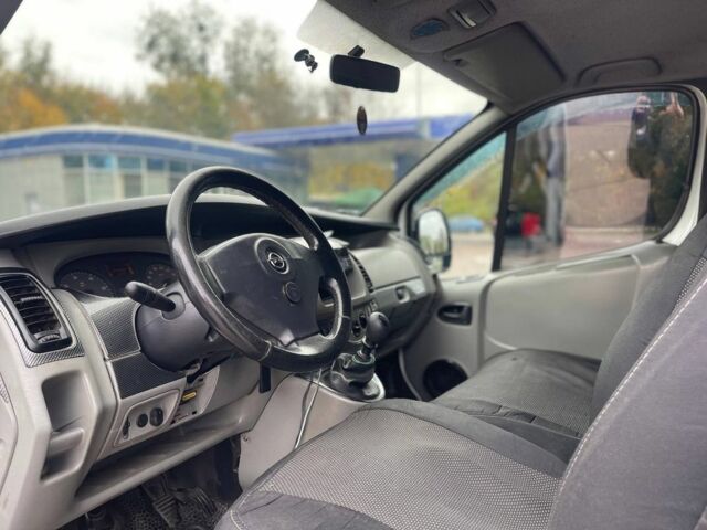 Белый Опель Виваро, объемом двигателя 1.9 л и пробегом 360 тыс. км за 6500 $, фото 4 на Automoto.ua