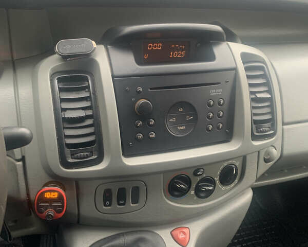 Білий Опель Віваро, об'ємом двигуна 1.9 л та пробігом 412 тис. км за 6800 $, фото 15 на Automoto.ua