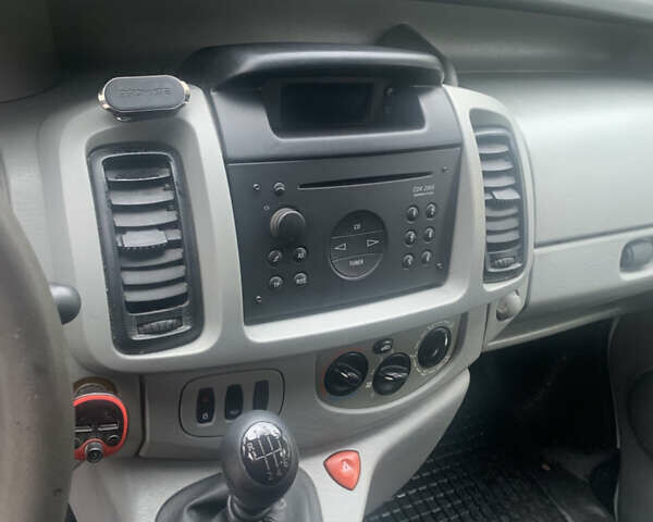 Білий Опель Віваро, об'ємом двигуна 1.9 л та пробігом 412 тис. км за 6800 $, фото 13 на Automoto.ua