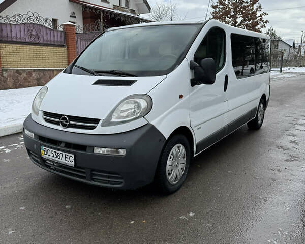 Белый Опель Виваро, объемом двигателя 1.87 л и пробегом 256 тыс. км за 7500 $, фото 1 на Automoto.ua